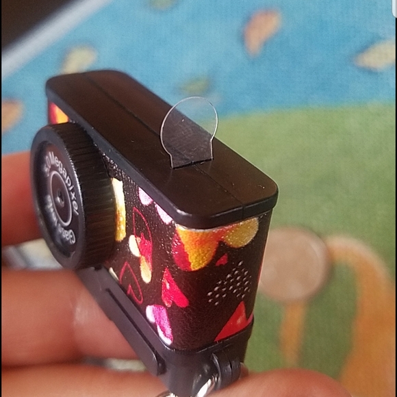 Heart Print Retro Digital Camera w/ Flash Keychain - Picture 7 of 12